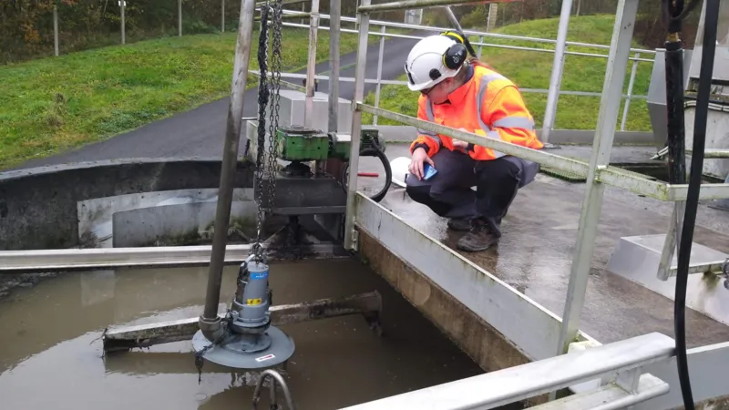 Technicienne en intervention